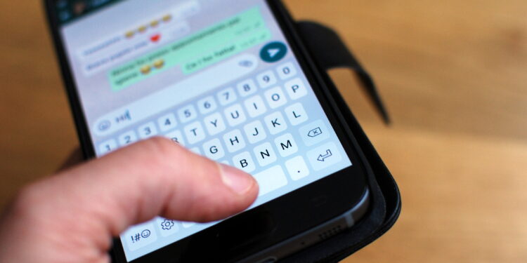 House Orders WhatsApp Removal from Official Devices